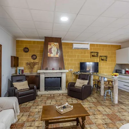 Casita De La Cantera * La Lantejuela
